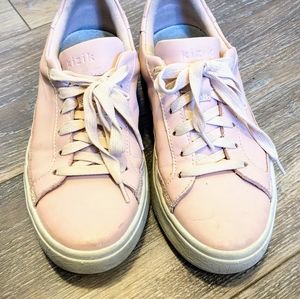 Light pink vegan leather kiziks / kizik shoes